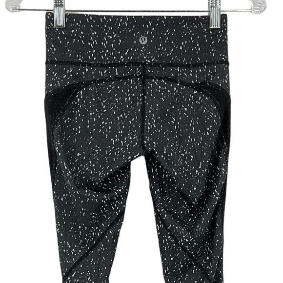 Lululemon Drop It Like It's Hot Leggings Butterfly Textured Black White Size 2 - Picture 8 of 10